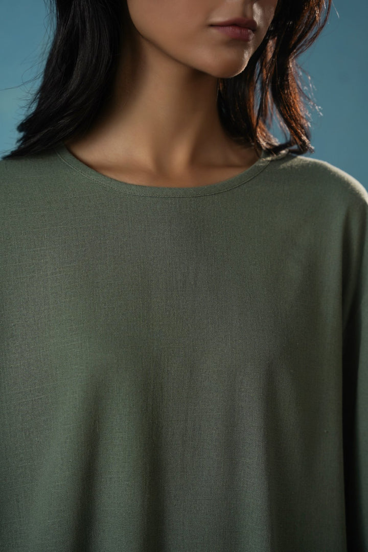GREEN EVERYDAY BACK BUTTON BLOUSE