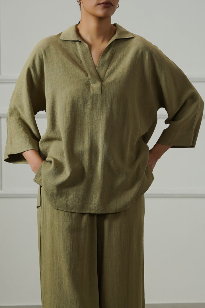 OLIVE PULLOVER SAFARI BLOUSE