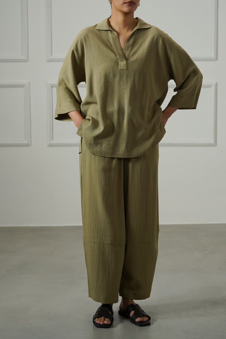 OLIVE PULLOVER SAFARI BLOUSE