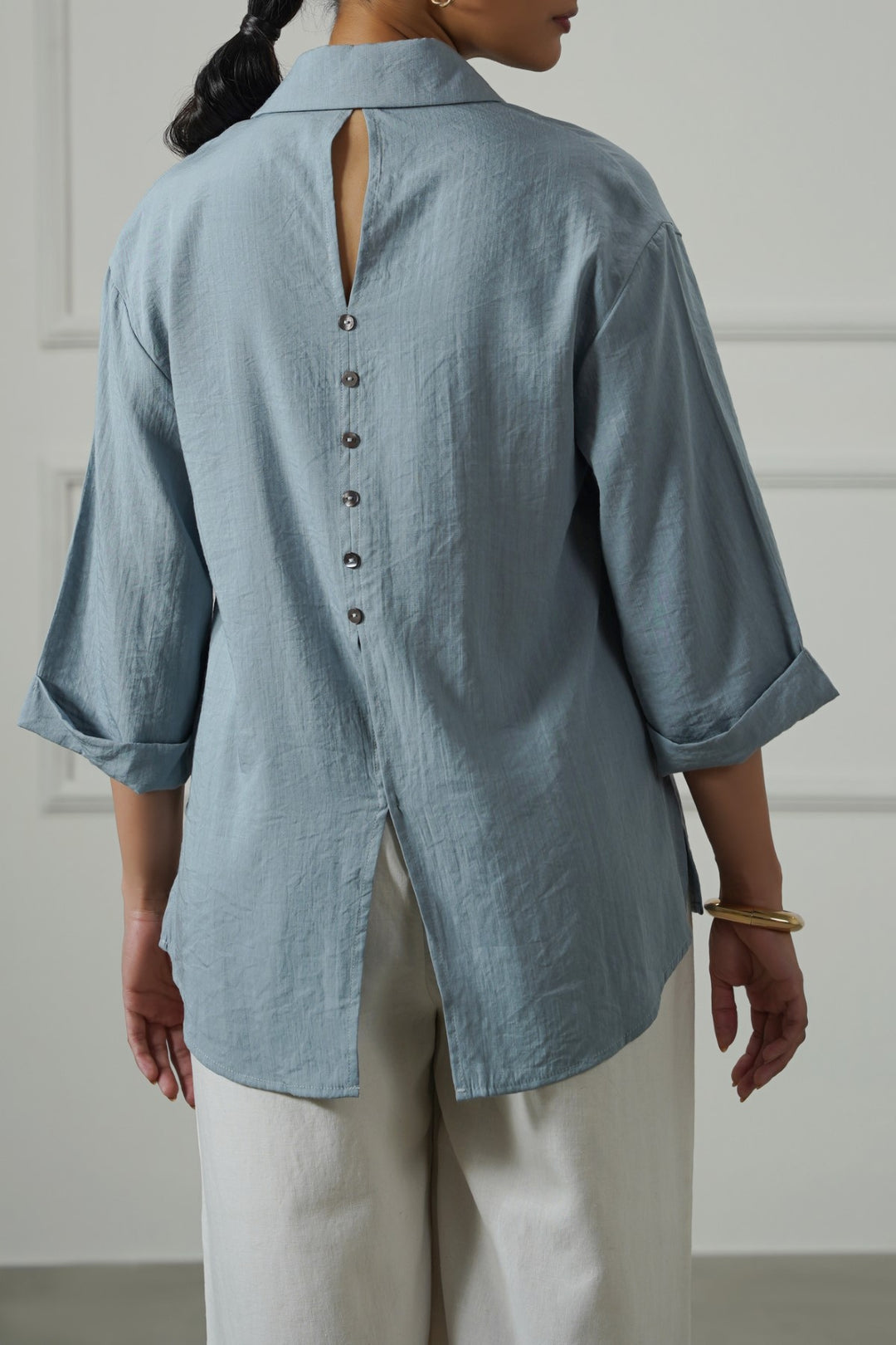 BLUE BACK SLIT BLOUSE