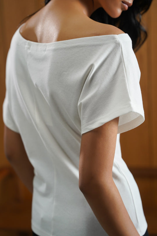 BARE SHOULDER TEE