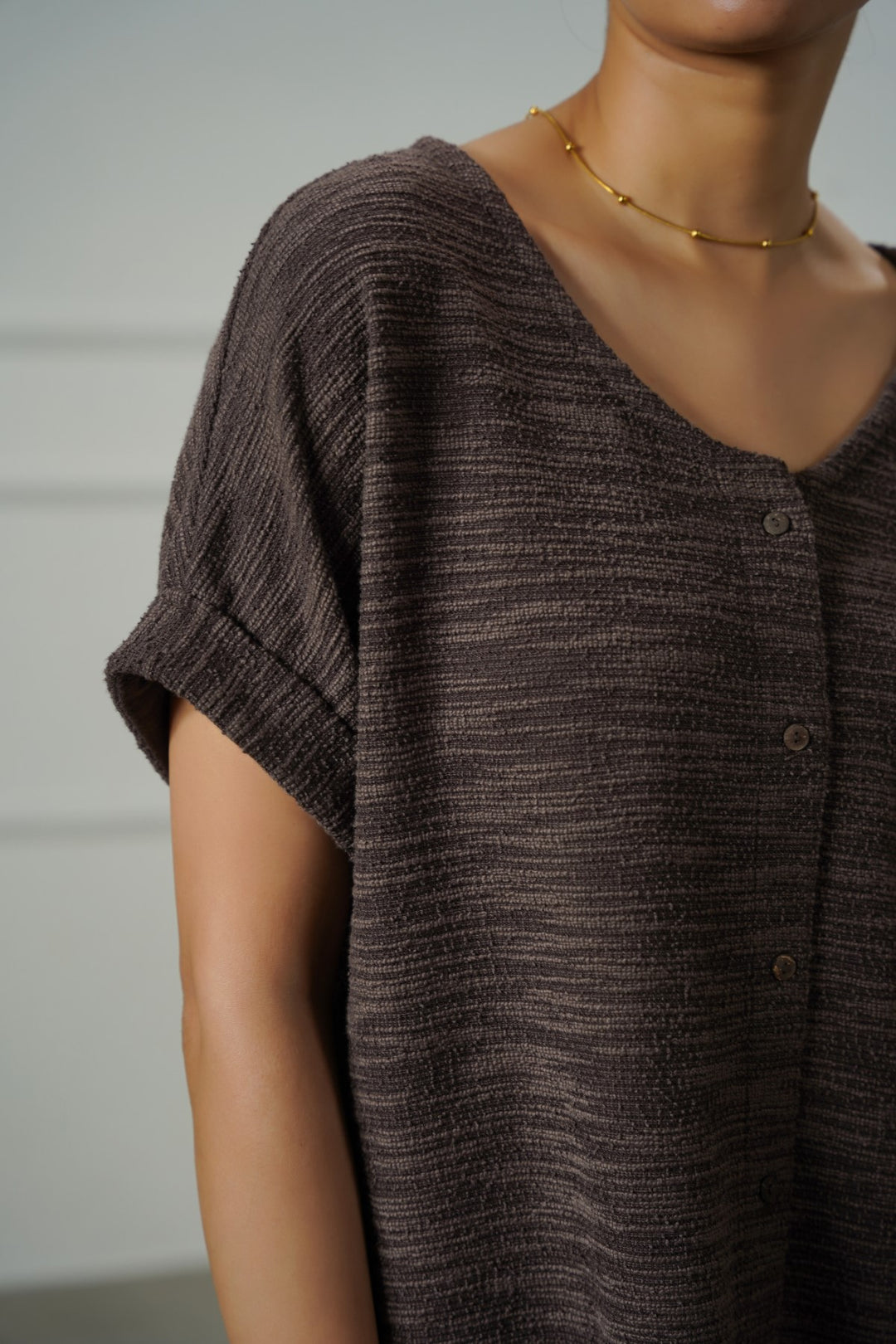 DARK BROWN TEXTURED KNIT BUTTON-DOWN