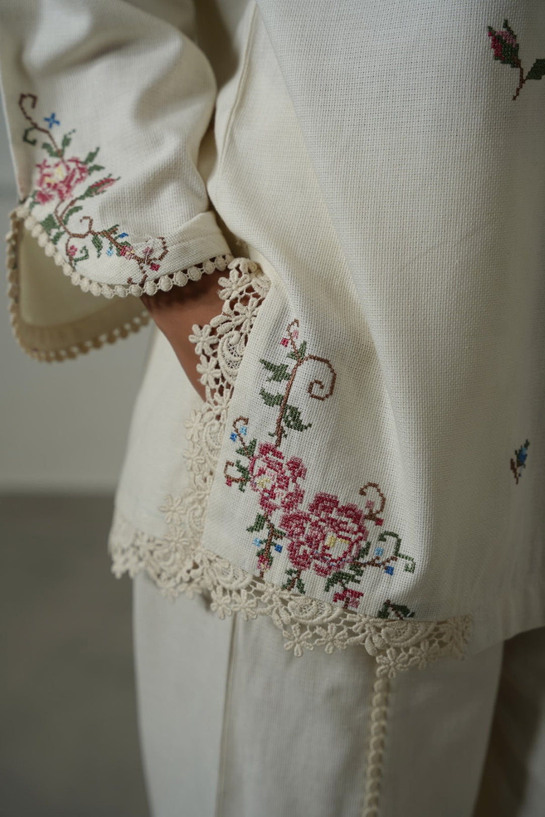 ECRU COTTON LACE ROSE SHIRT