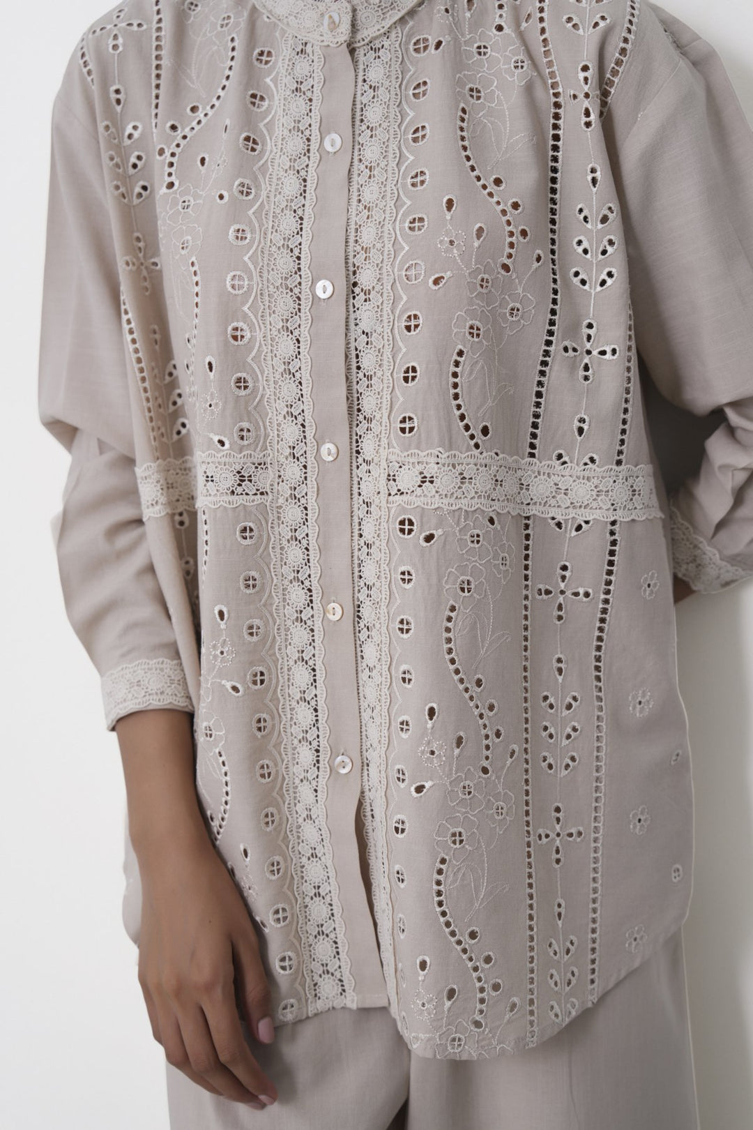 BEIGE FILIGREE LACE TUNIC