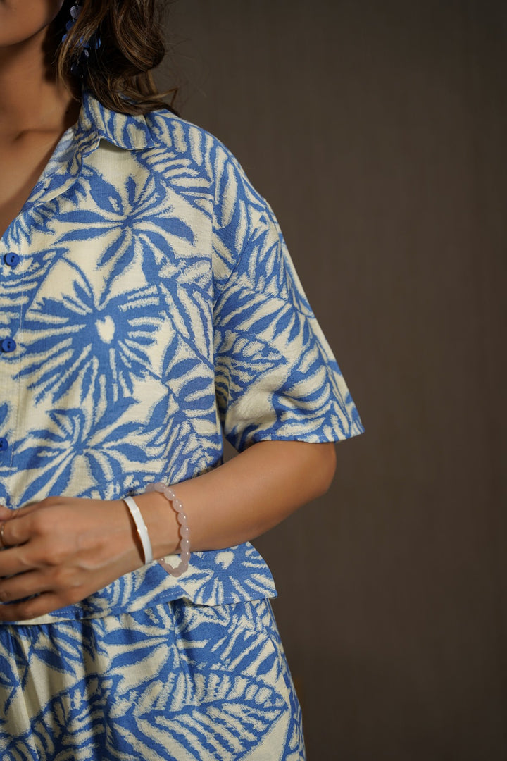 LIGHT BLUE WOOD & BLOOMS SHIRT
