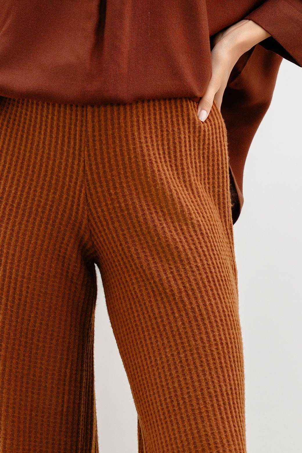 CAMEL WAFFLE KNIT PANTS
