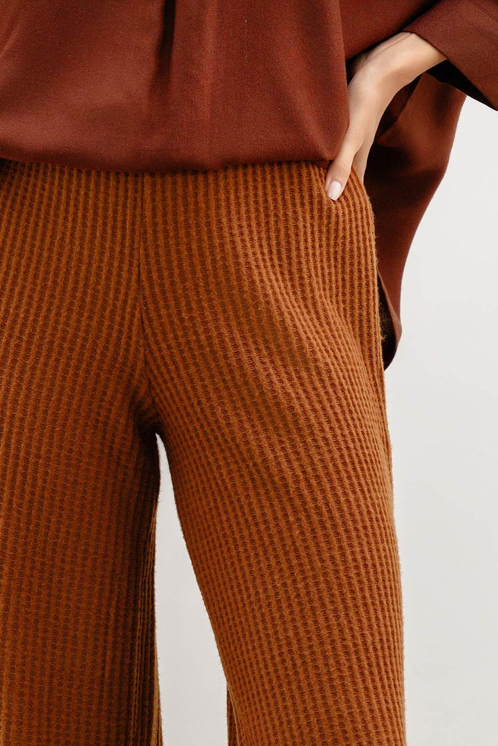 CAMEL WAFFLE KNIT PANTS