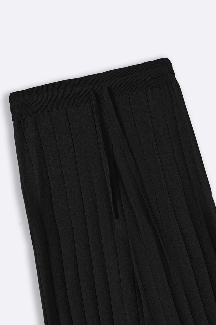 BLACK RIB-KNIT STRAIGHT PANTS
