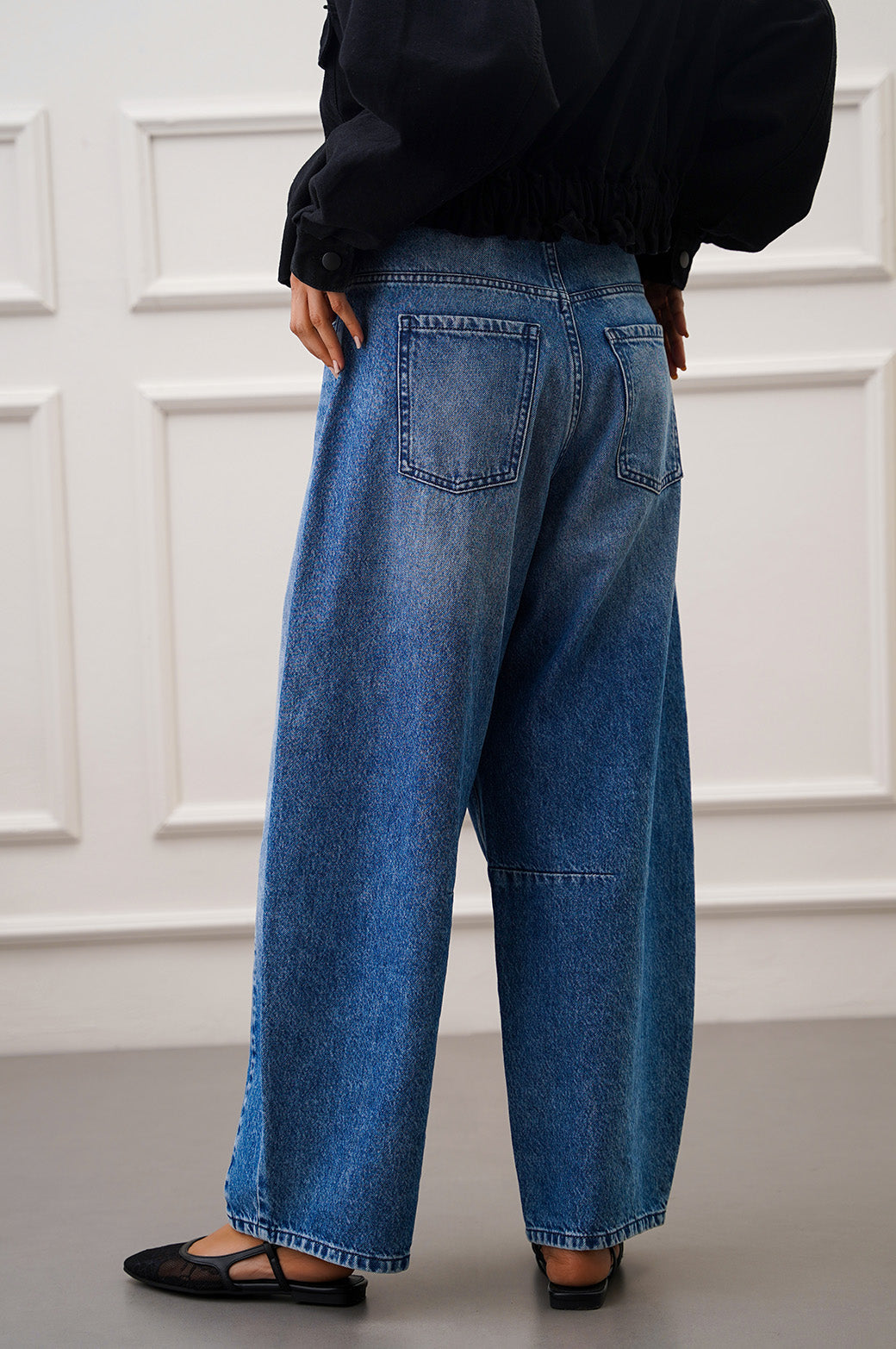 LIGHT BLUE ICON BARREL JEANS