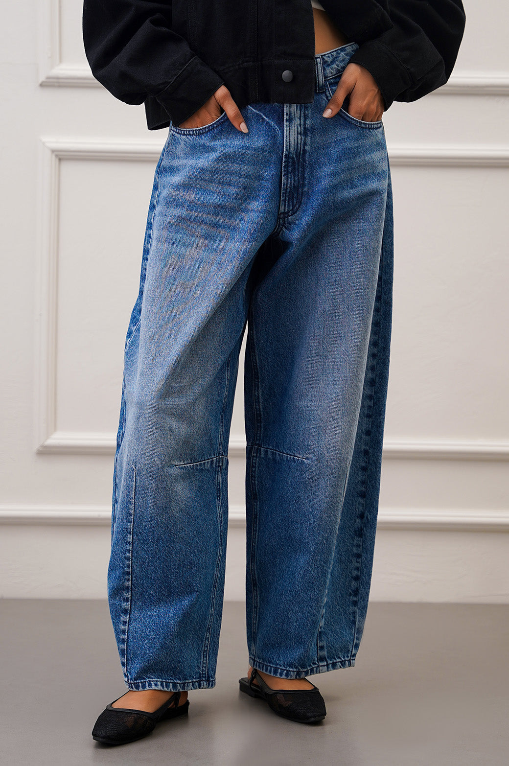 LIGHT BLUE ICON BARREL JEANS