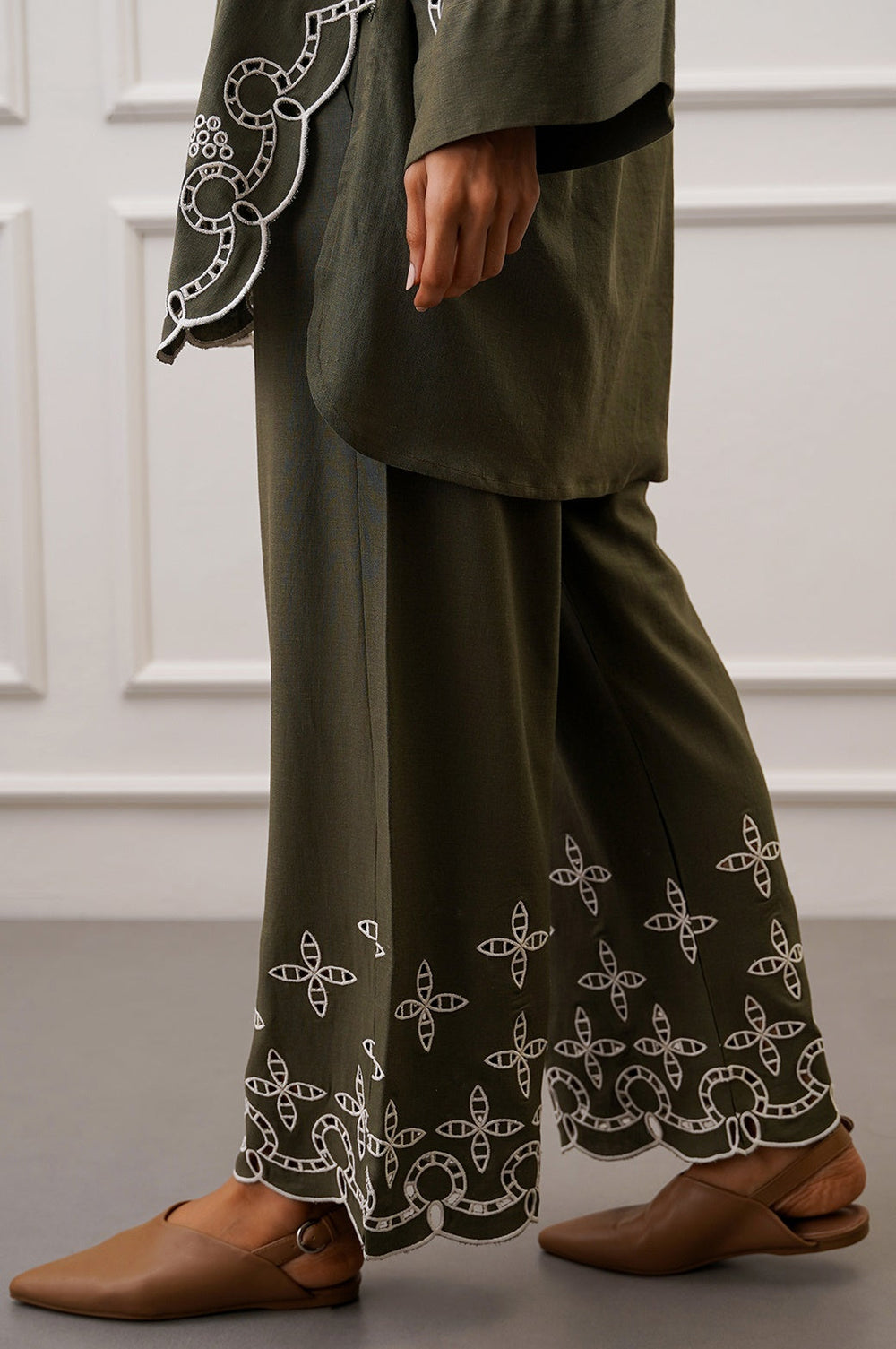OLIVE DEOSAI EMBROIDERED PANTS
