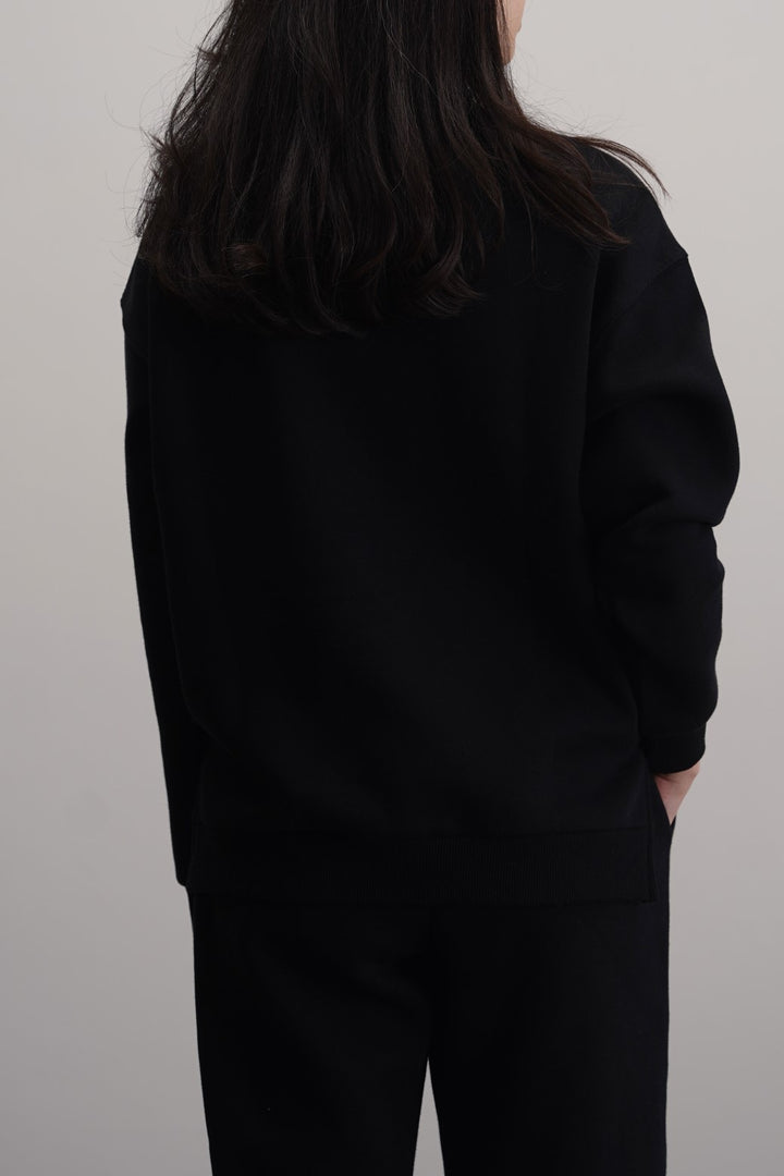 BLACK COMFY BEADED SWEATSHIRT