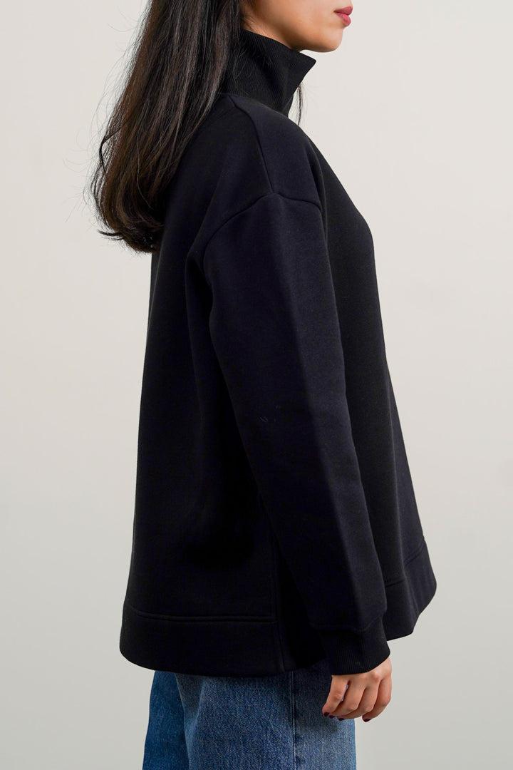 BLACK CLASSIC TURTLE NECK SWEATSHIRT