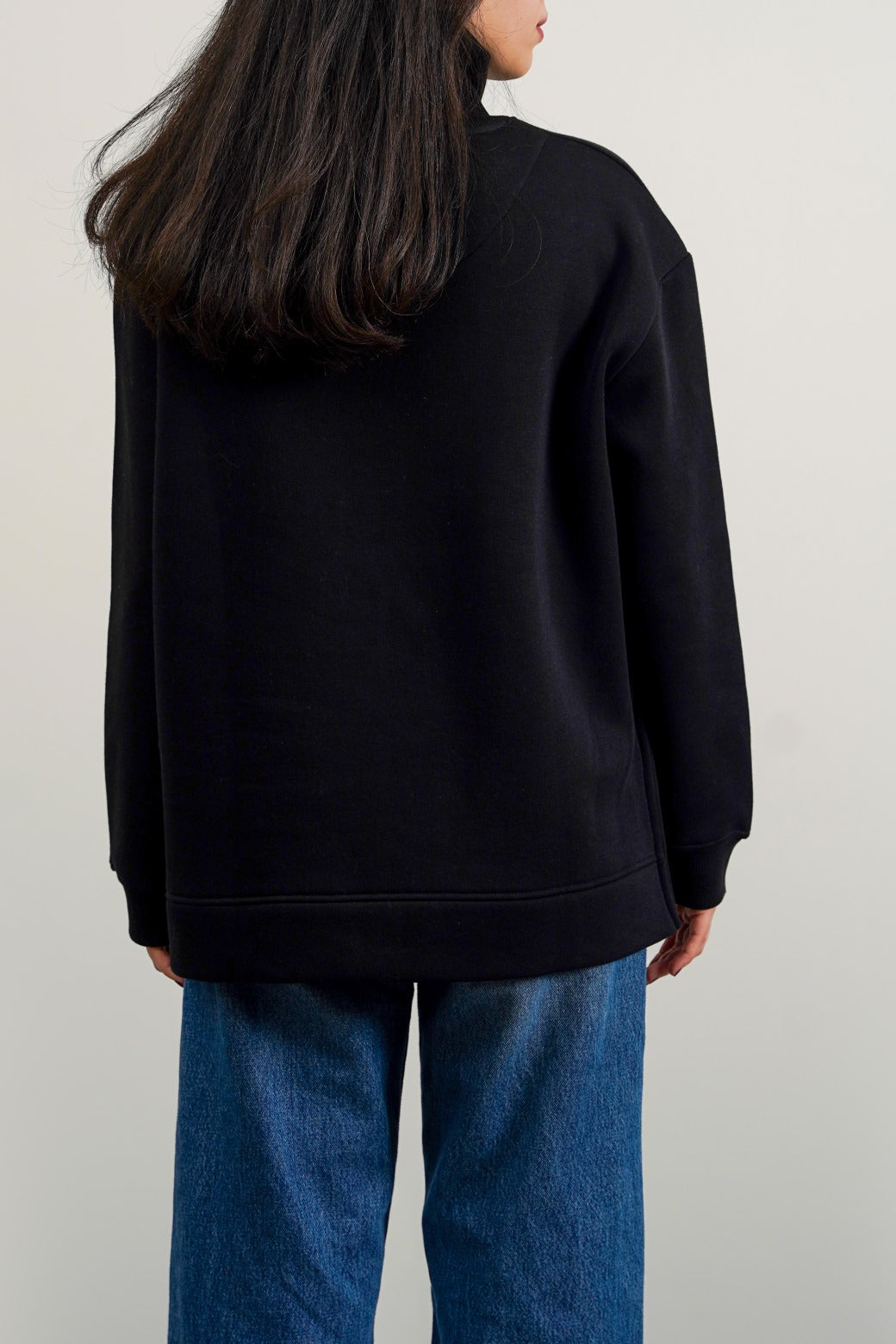 BLACK CLASSIC TURTLE NECK SWEATSHIRT