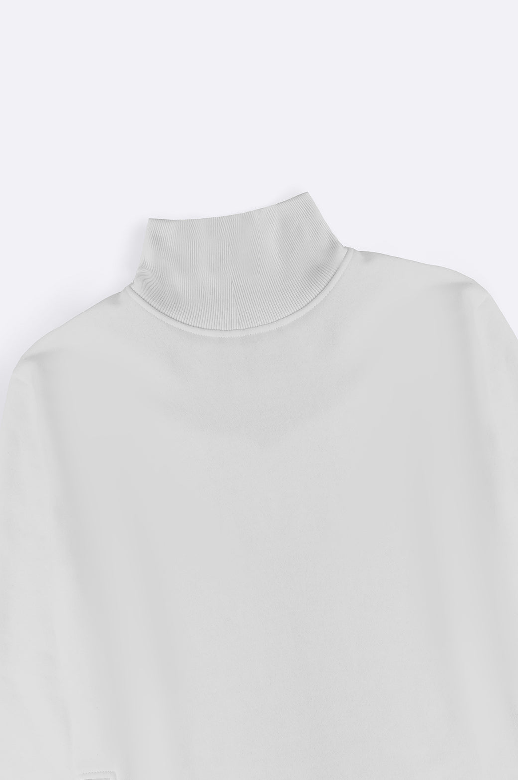 WHITE CLASSIC TURTLE NECK SWEATSHIRT