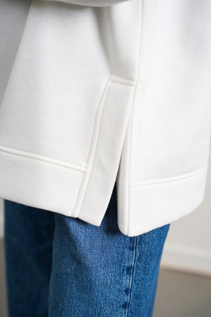 WHITE CLASSIC TURTLE NECK SWEATSHIRT