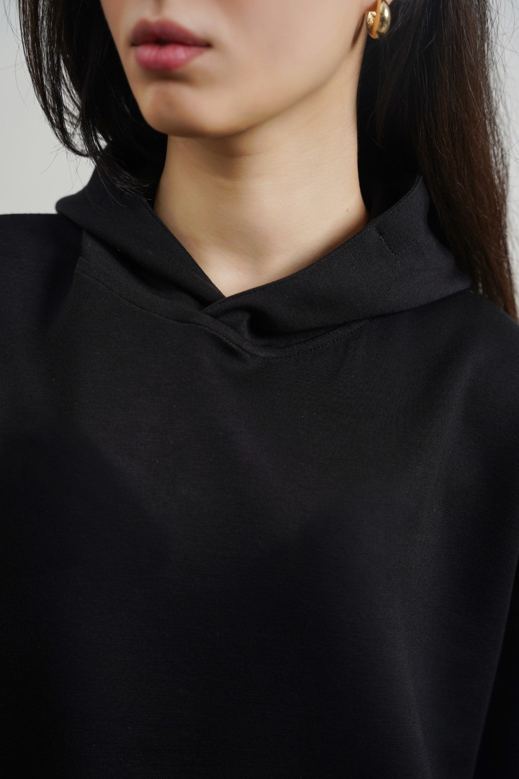 BLACK CROPPED NEOPRENE HOODIE