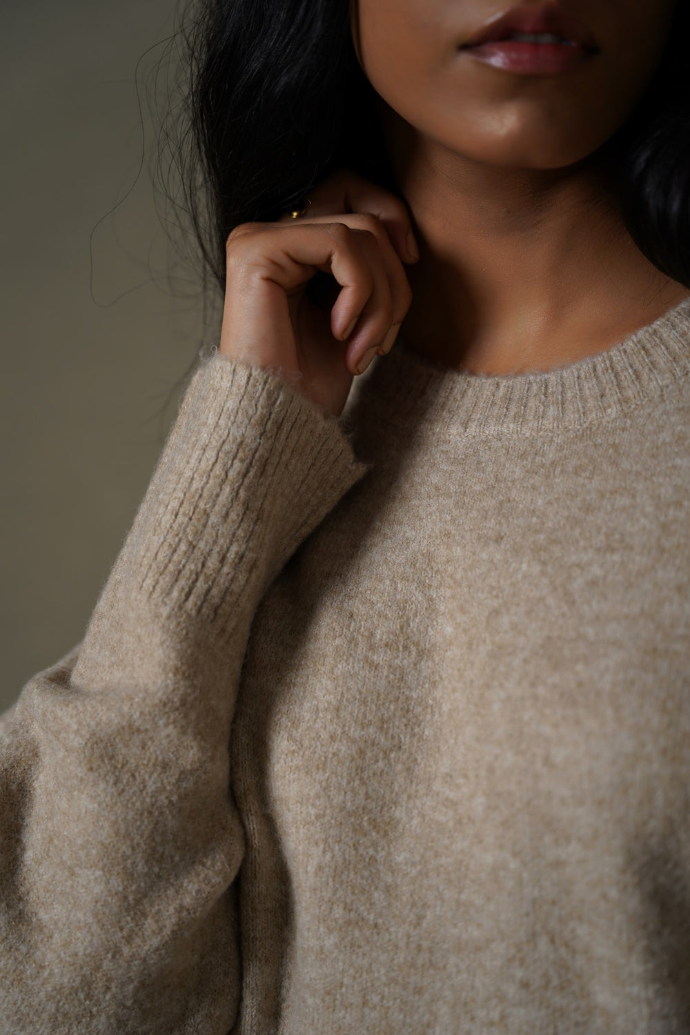 BEIGE FINE KNIT SWEATER