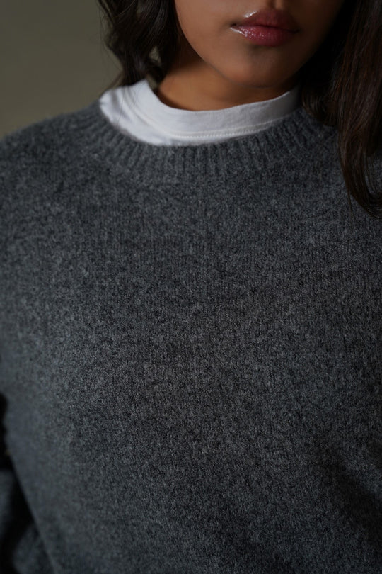 GREY FINE KNIT SWEATER