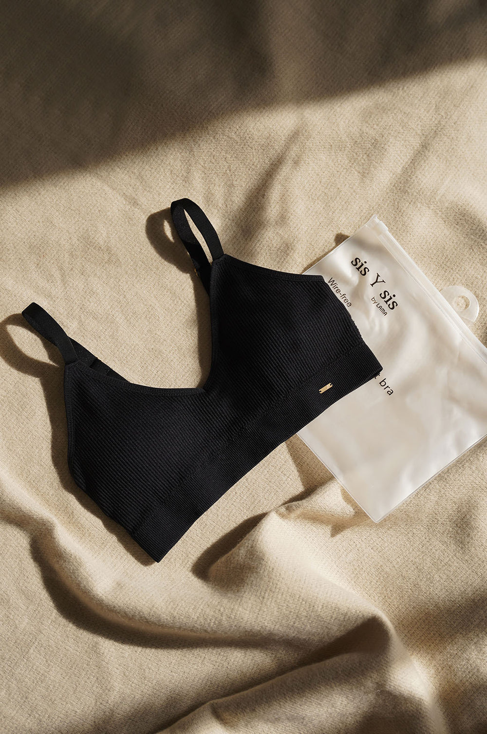 BLACK LIGHTLY PADDED BRALETTE