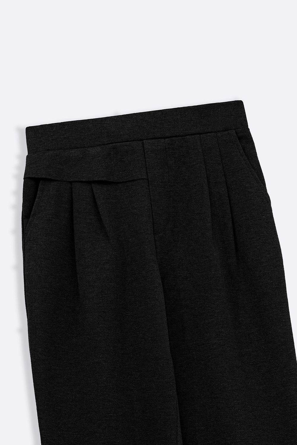 BLACK STRETCHY PLEATED TROUSERS