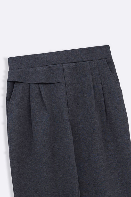 GREY STRETCHY PLEATED TROUSERS