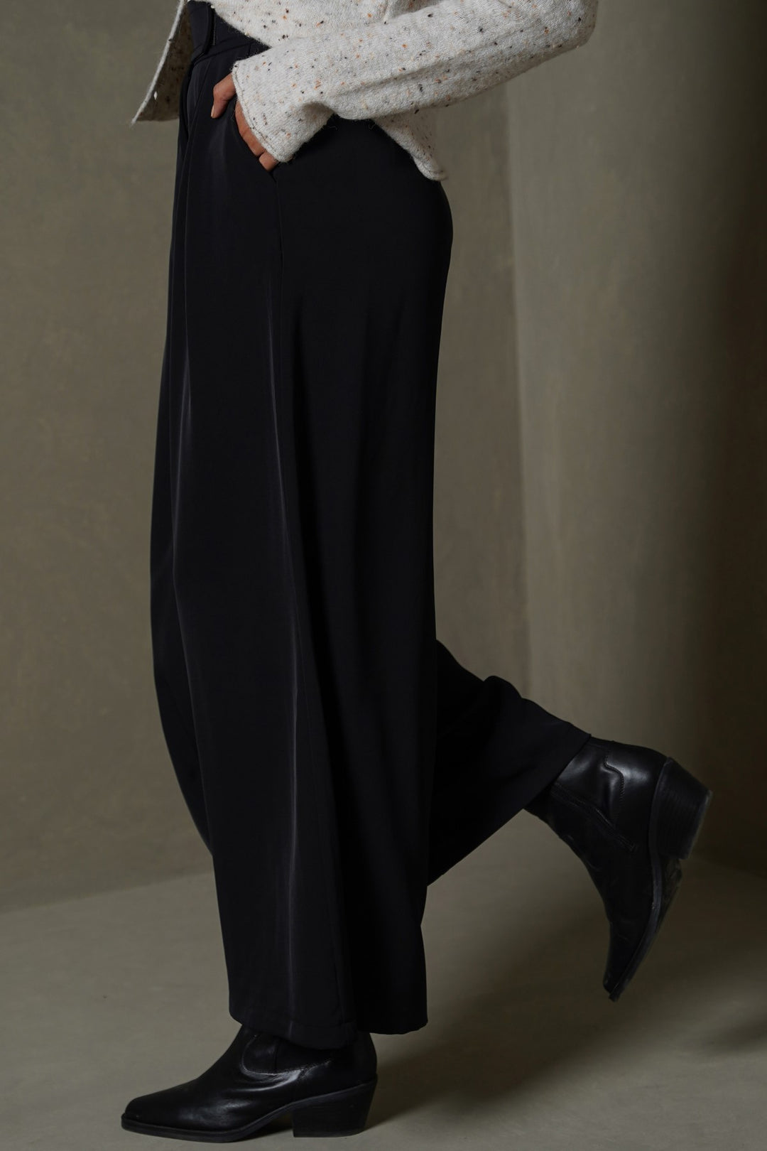 BLACK KYOTO PLEATED PANTS