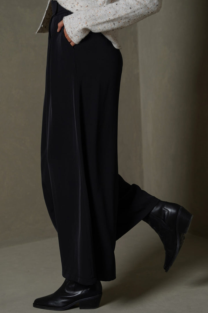 BLACK KYOTO PLEATED PANTS