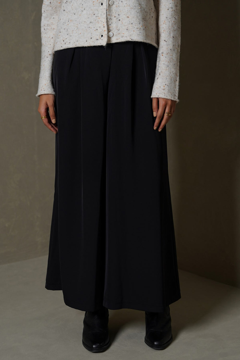 BLACK KYOTO PLEATED PANTS