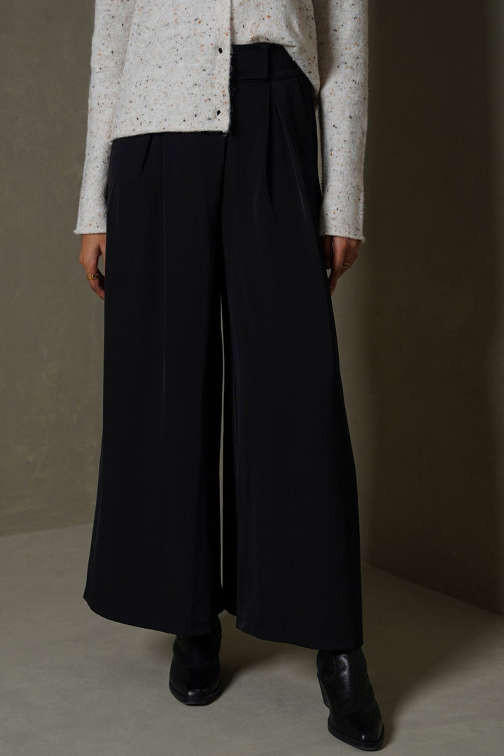BLACK KYOTO PLEATED PANTS