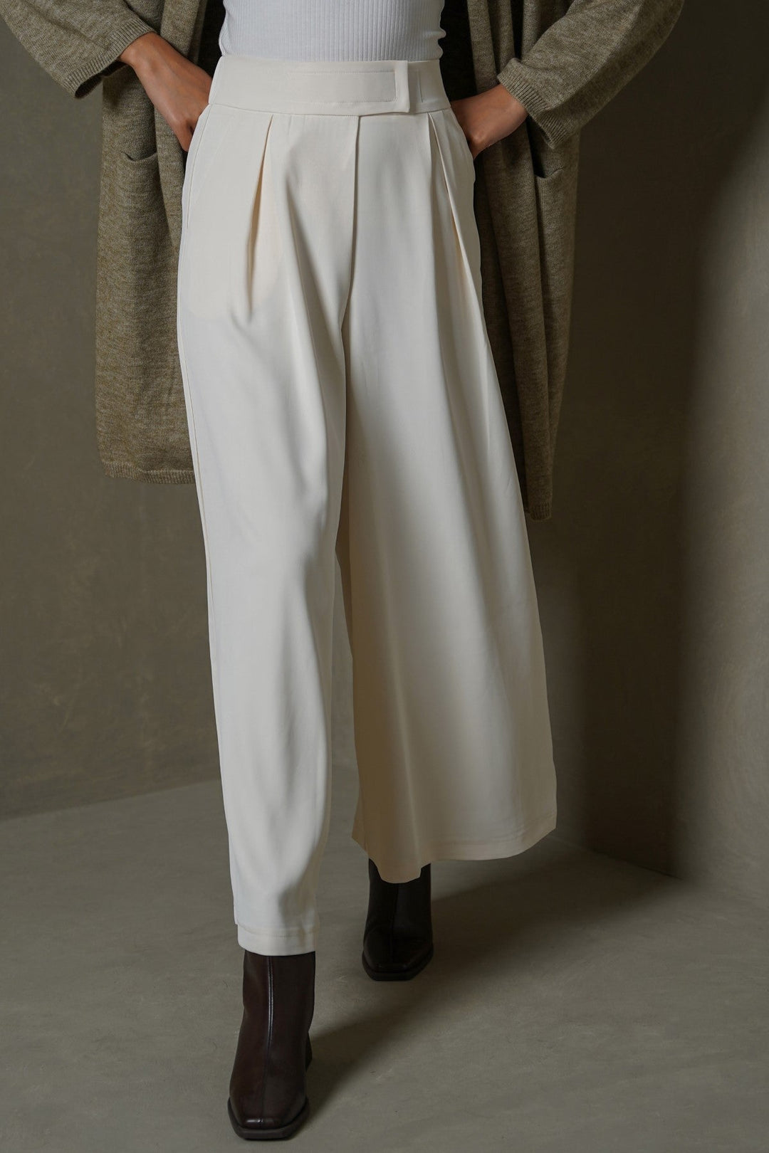 CREAM KYOTO PLEATED PANTS