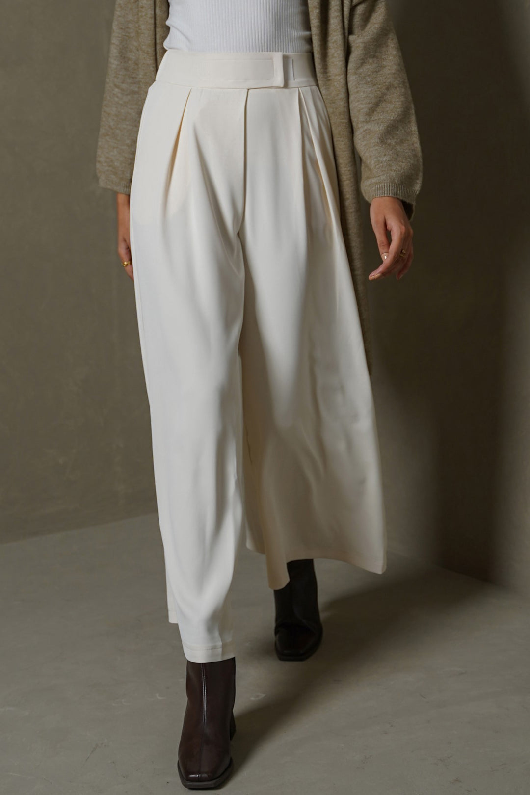 CREAM KYOTO PLEATED PANTS