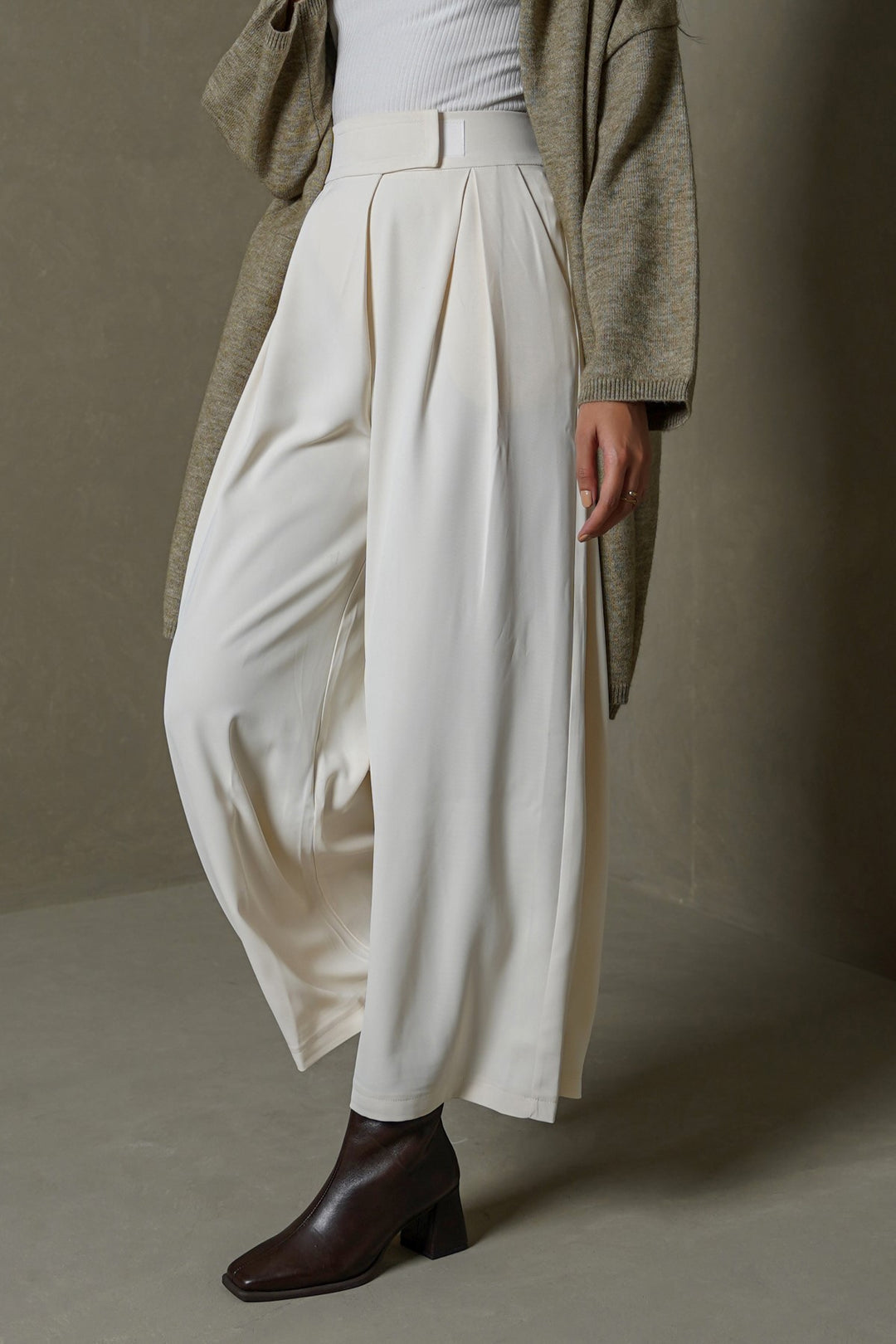 CREAM KYOTO PLEATED PANTS