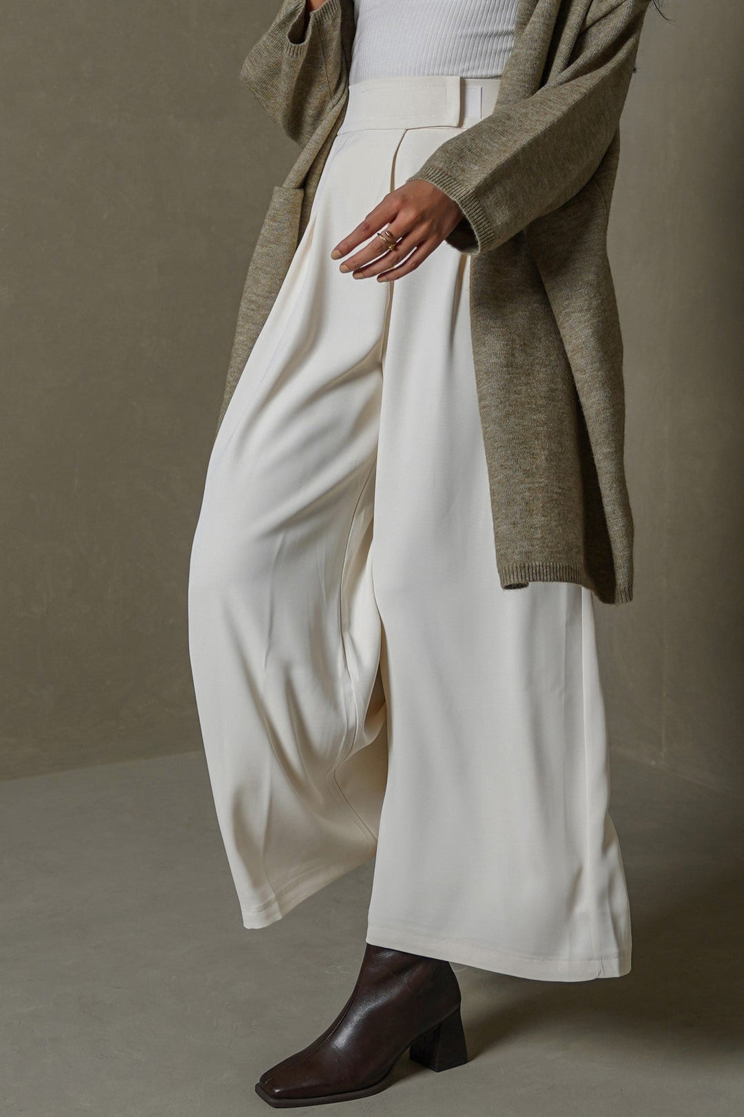 CREAM KYOTO PLEATED PANTS