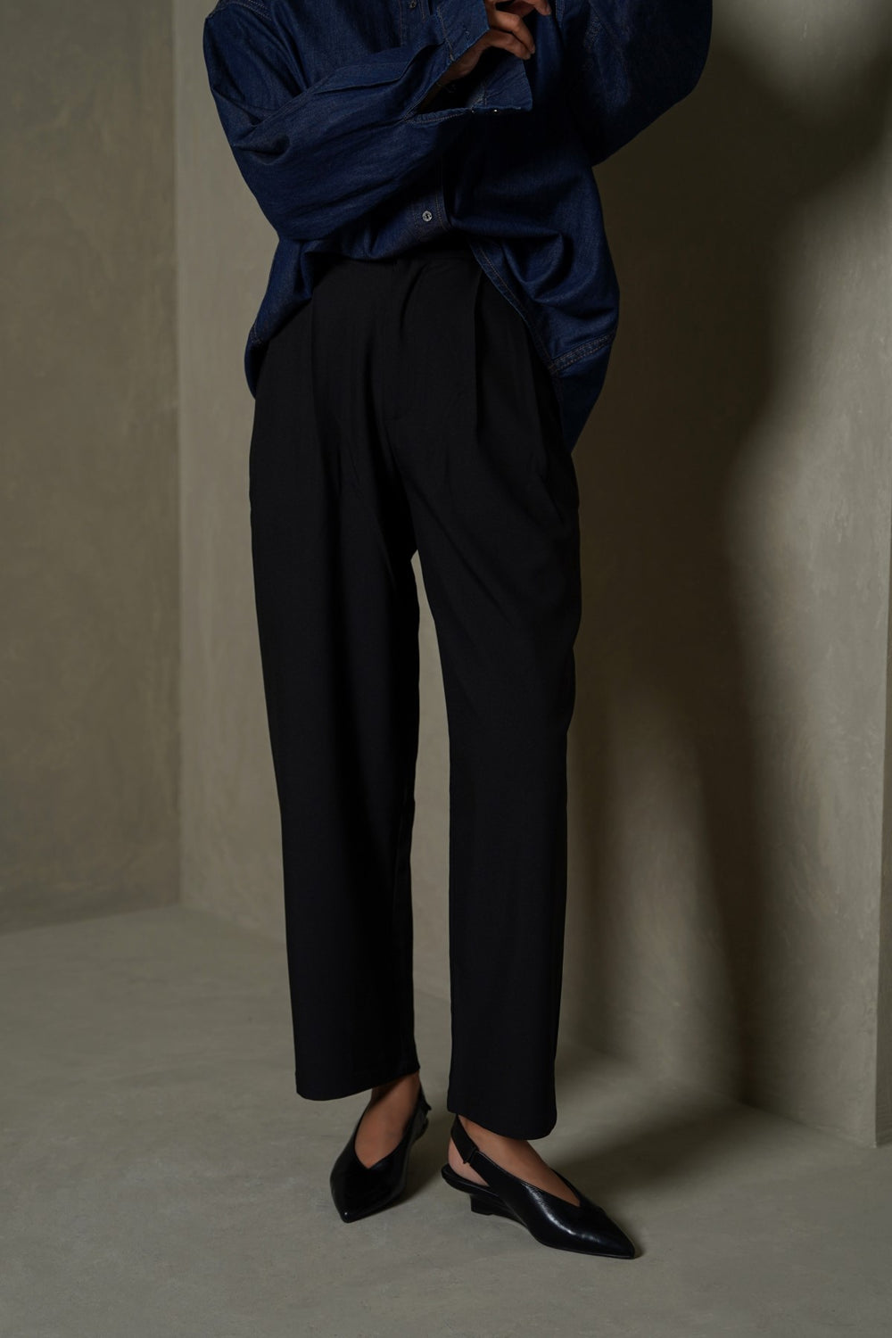 BLACK CLASSIC DART PANTS