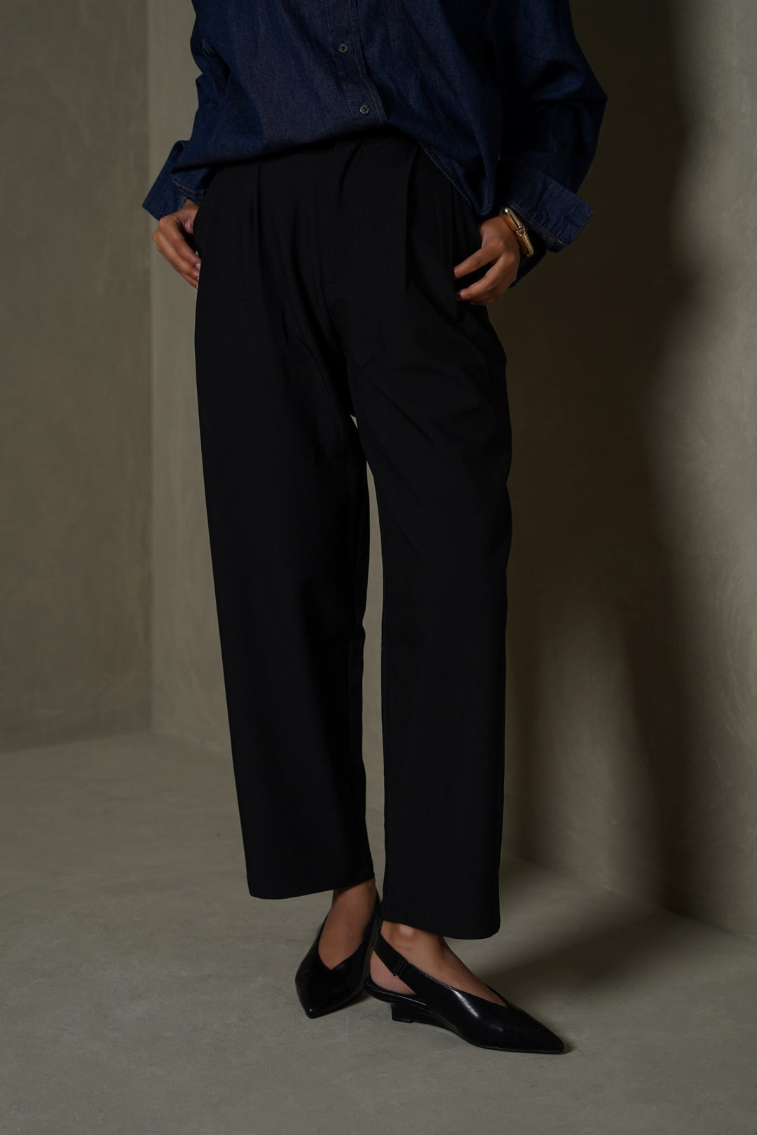 BLACK CLASSIC DART PANTS