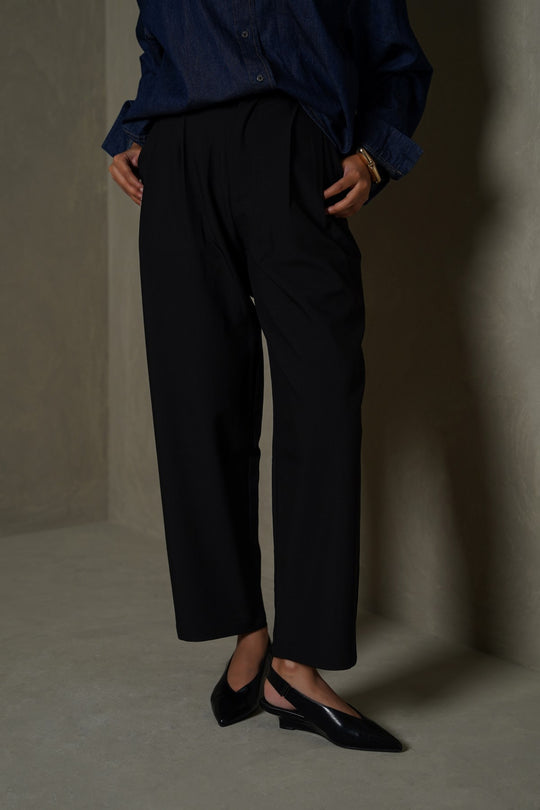 BLACK CLASSIC DART PANTS