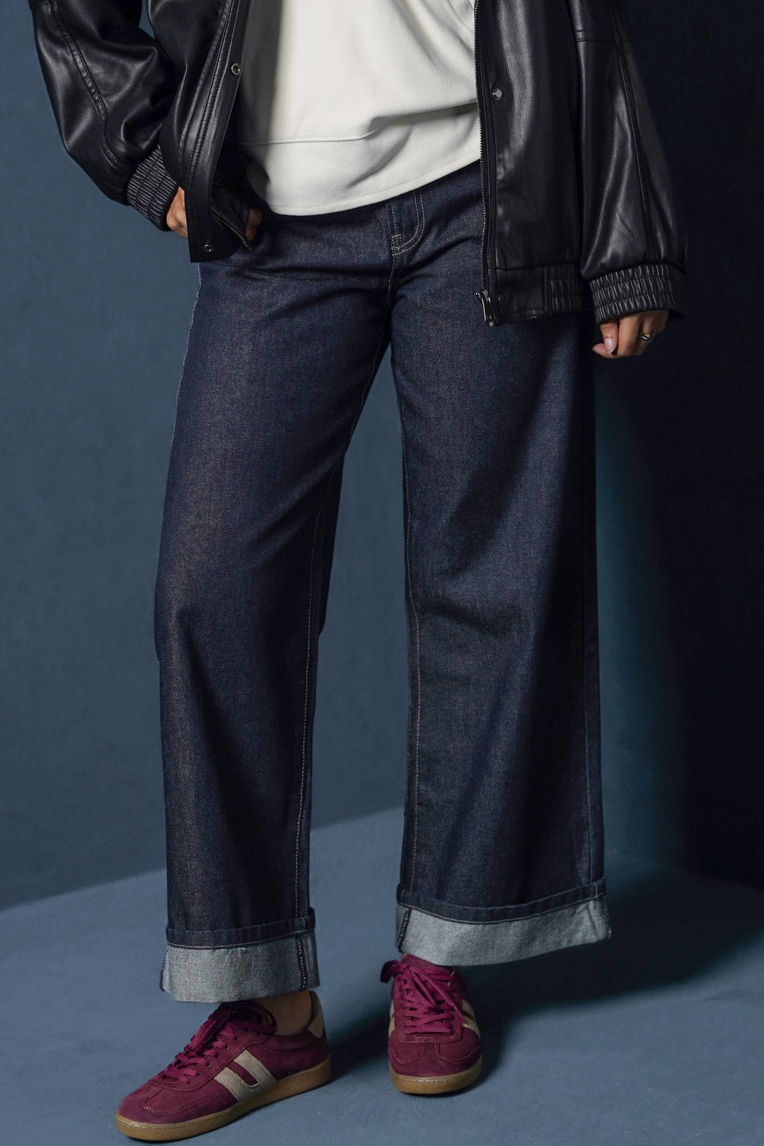 DARK BLUE ROLL UP WIDE JEANS