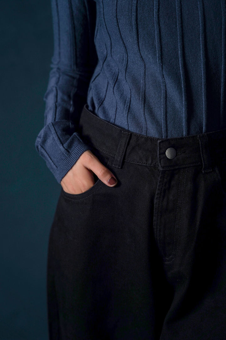 BLACK BASIC BARREL JEANS