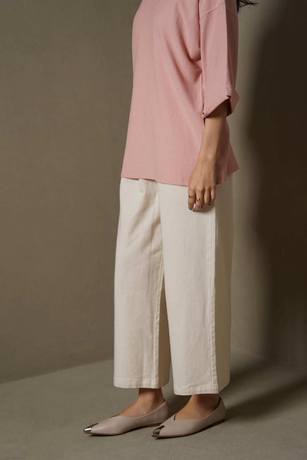 ECRU CROPPED PANTS