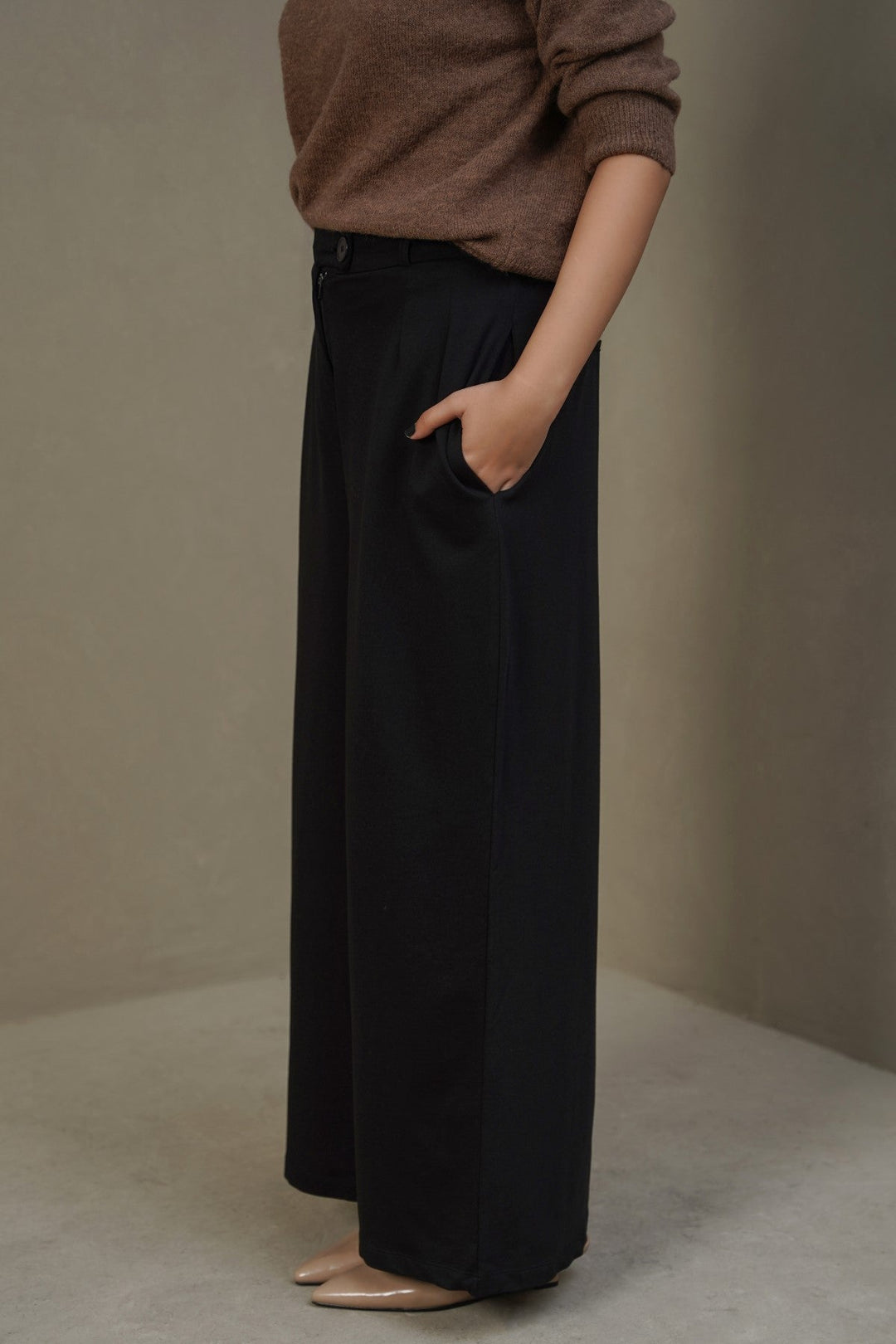 BLACK STRAIGHT LEG PANTS