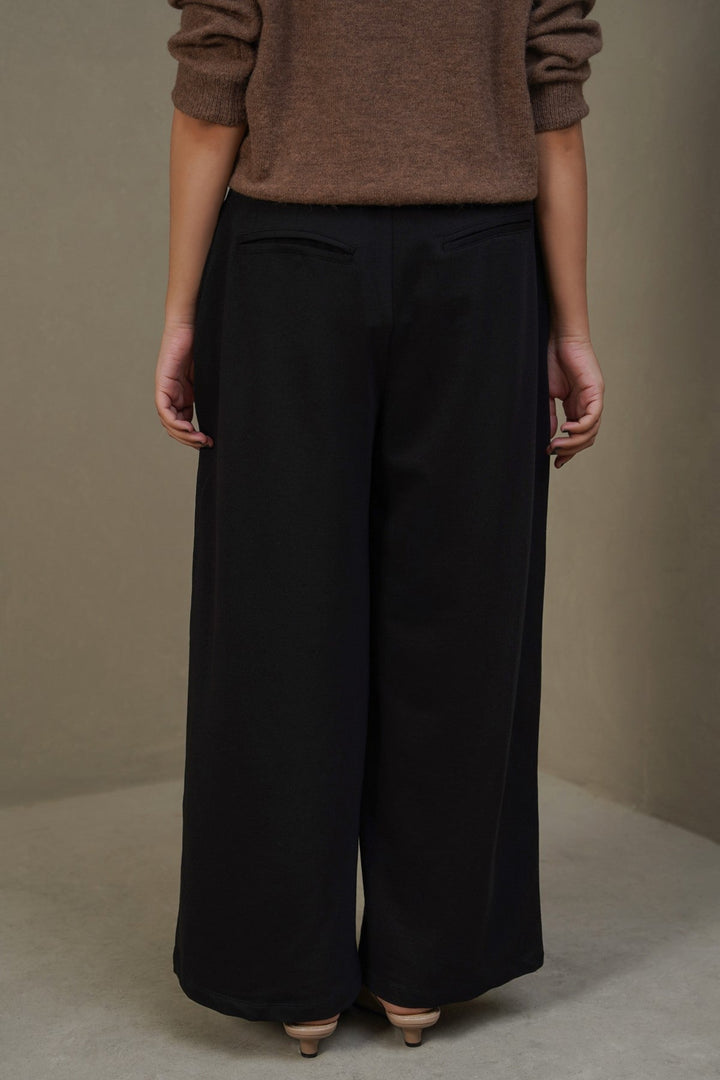 BLACK STRAIGHT LEG PANTS