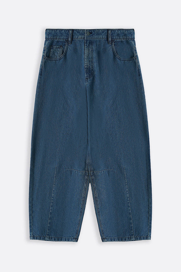 MID BLUE BASIC BARREL JEANS