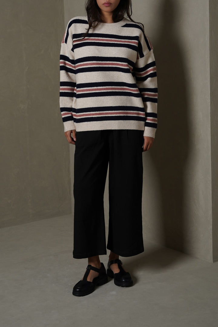 BLACK CROPPED PANTS