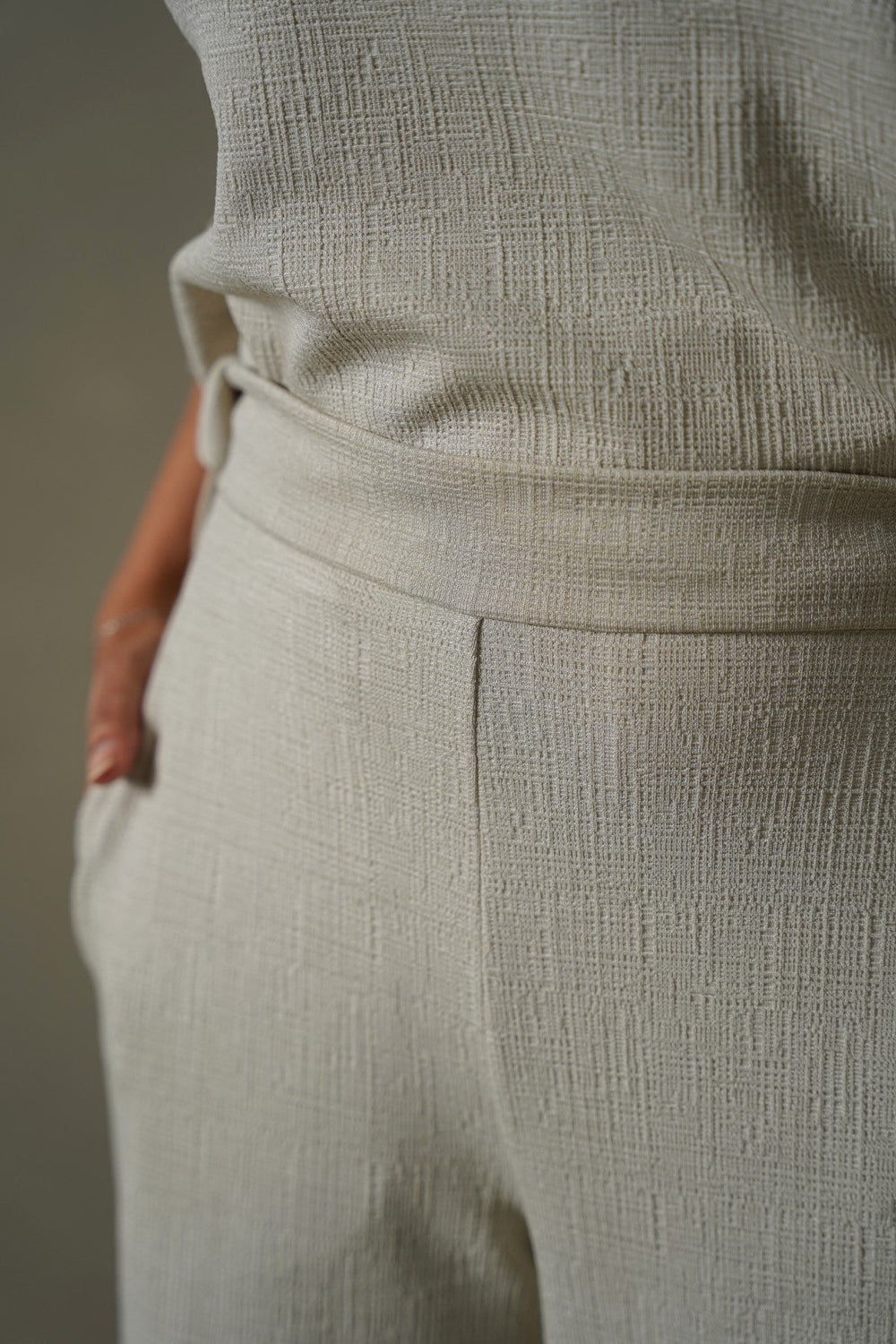 OAT WHITE TEXTURED PANTS