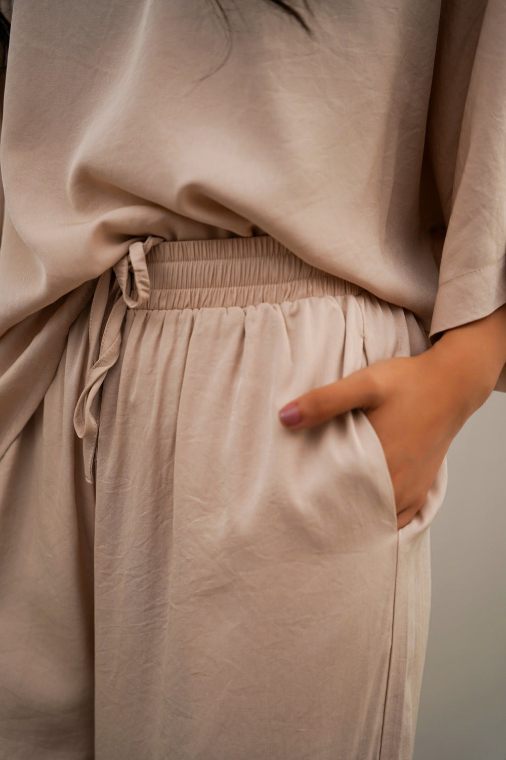 CREAM SLEEK SILK TROUSERS