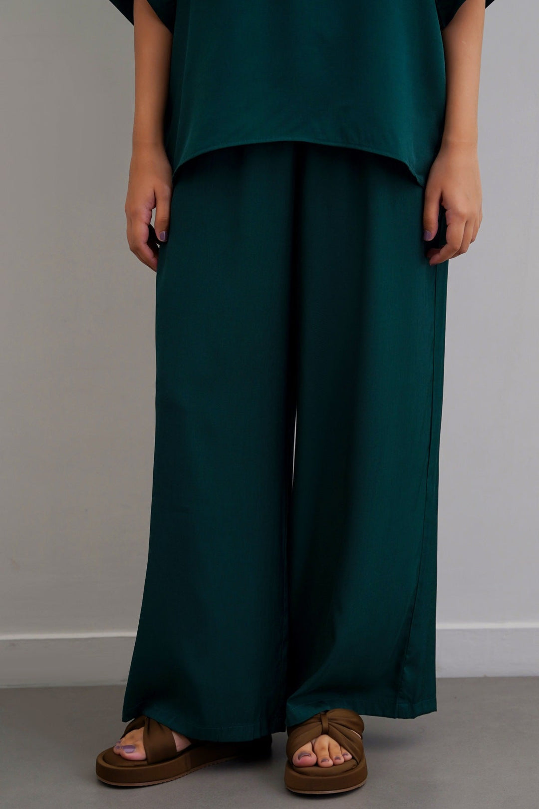 GREEN SLEEK SILK TROUSERS