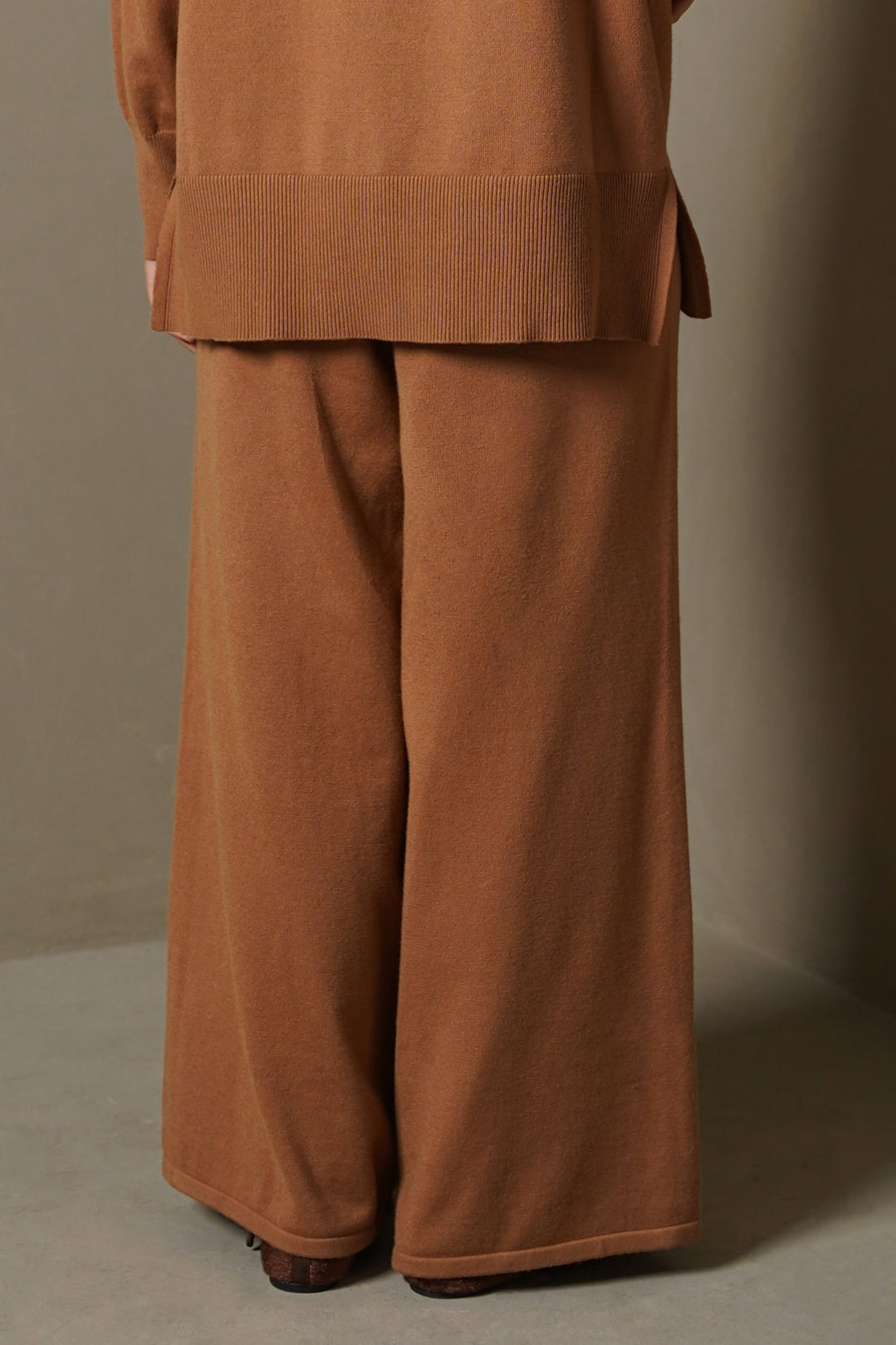CAMEL FLOWY KNIT TROUSERS