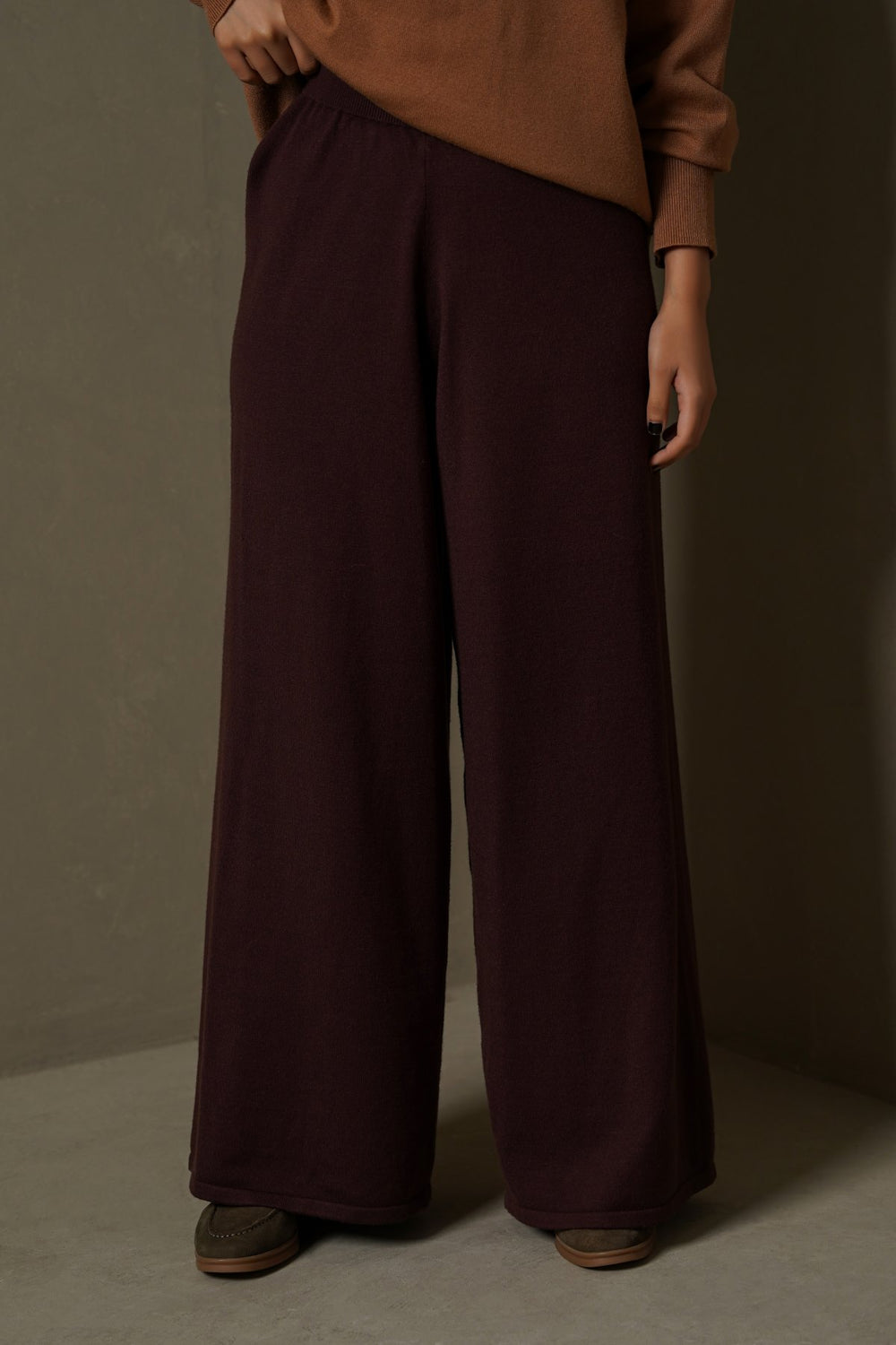 DARK BROWN FLOWY KNIT TROUSERS