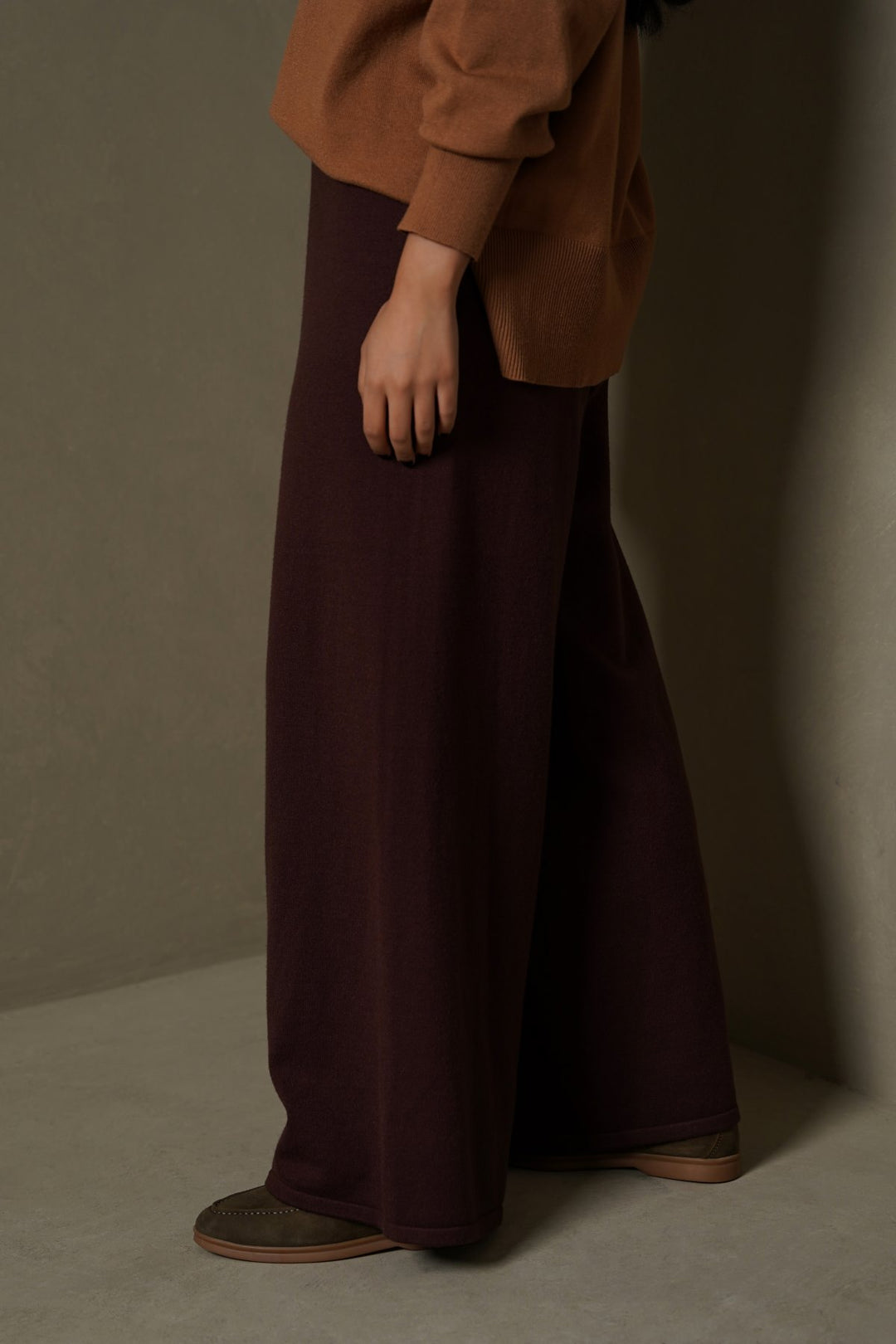DARK BROWN FLOWY KNIT TROUSERS